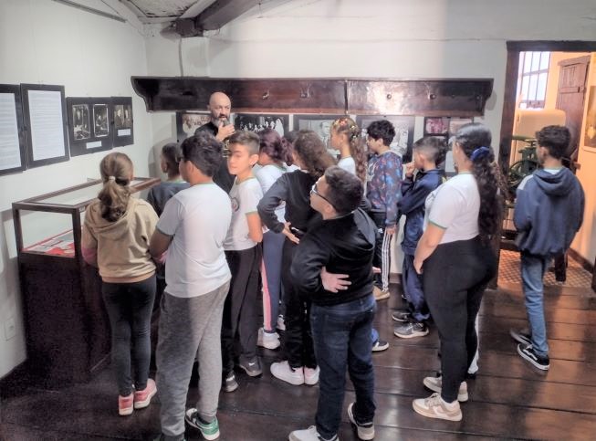 api-modulos/fotos/img/galeria_cat_culturais_493/493/13814/VISITA GUIADA POR GUSTAVO, ESCOLA MUNICIPAL OROSINA CECÍLIO MENDONÇA, PROF. JOSEANA, 25.08.2026 (7).jpg